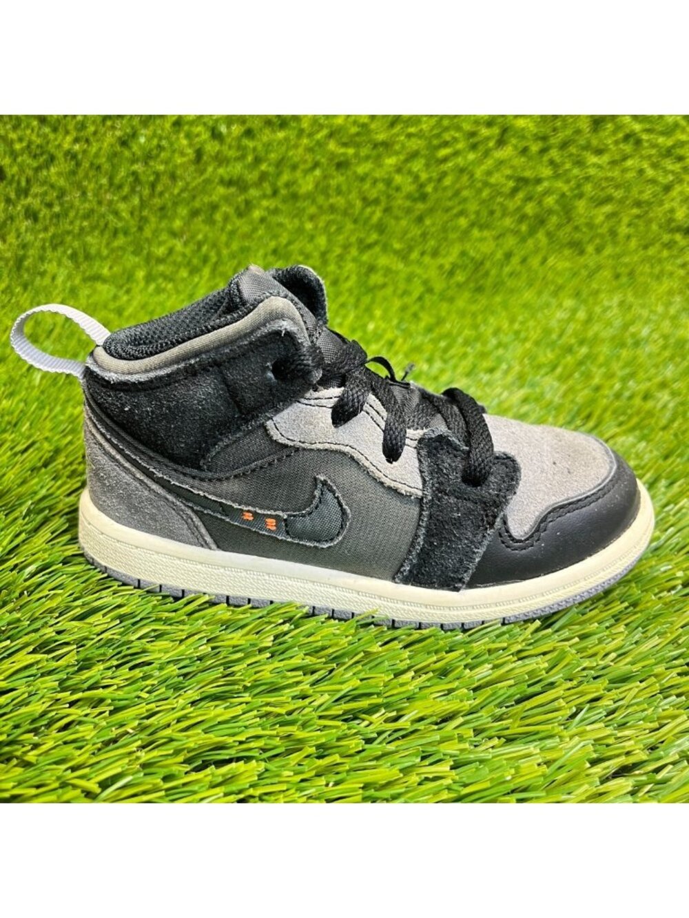 Nike Air Jordan 1 Mid SE Craft Boys Size 9C Black Gray Basketball Shoes Sneakers